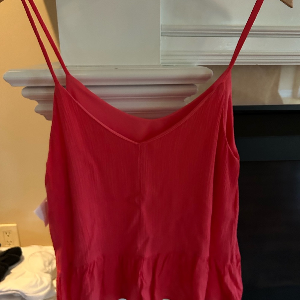 Cute ruffle top, by Heart Hips